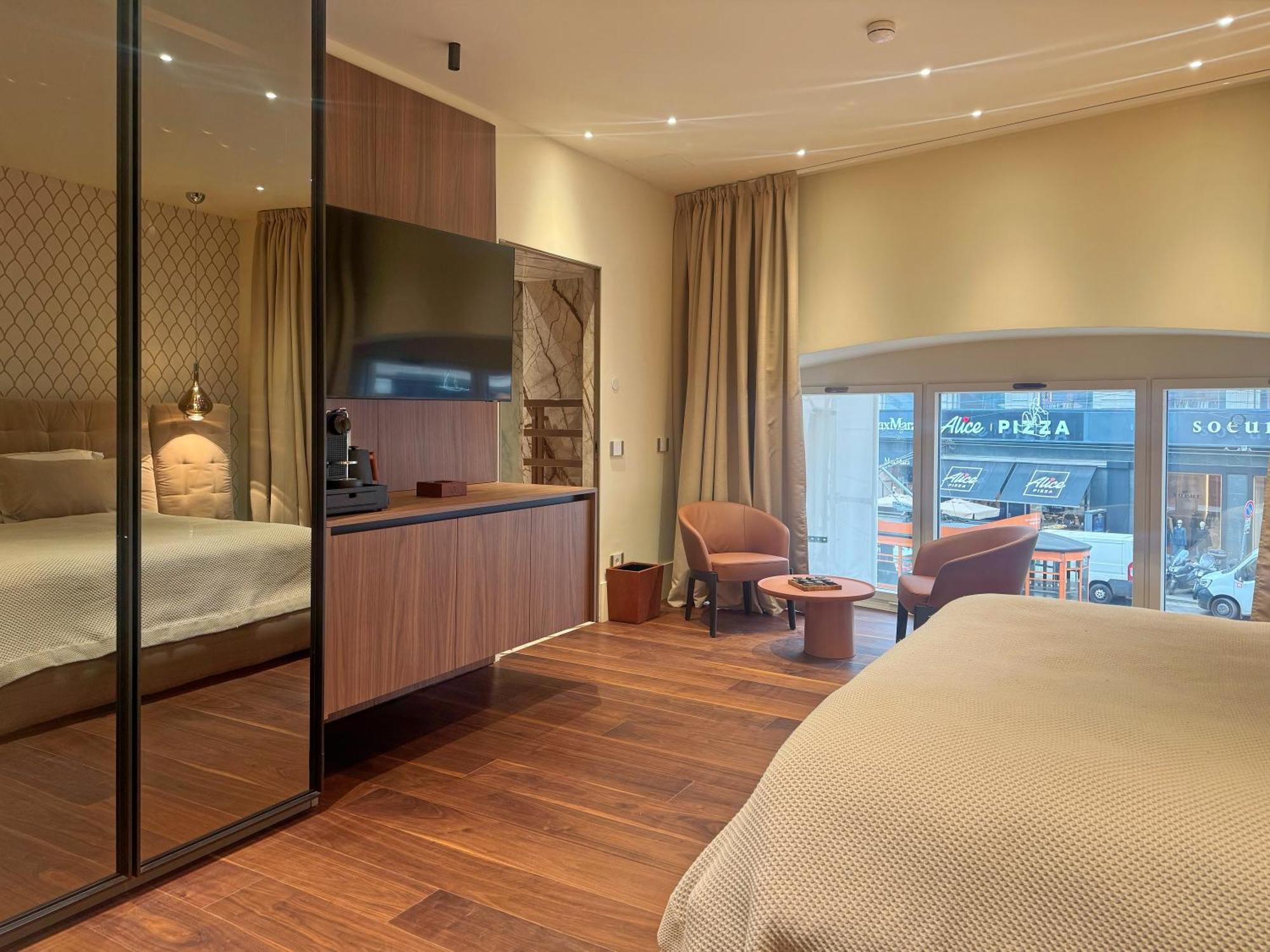 Superior King Room